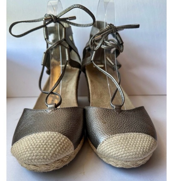 Vionic Gray Cream Calypso Wedge Sandals with Modern T-Strap - Picture 6 of 14